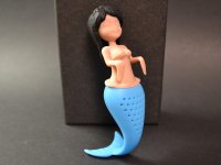 thee-ei Mermaid, zwart haar, blauw; 30/50/115mm